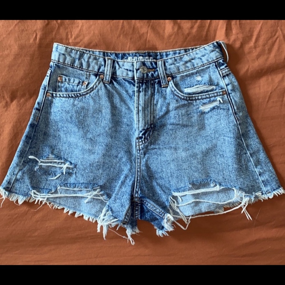 High waisted ripped denim shorts